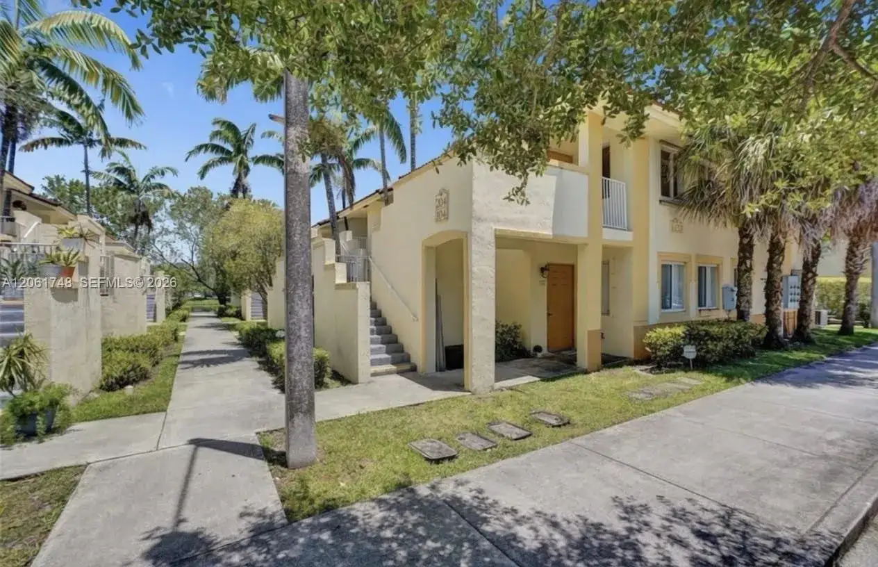 2 bedroom 2 bath Residential for sale at 6235 SW 47th Mnr # 204, Davie FL 33314