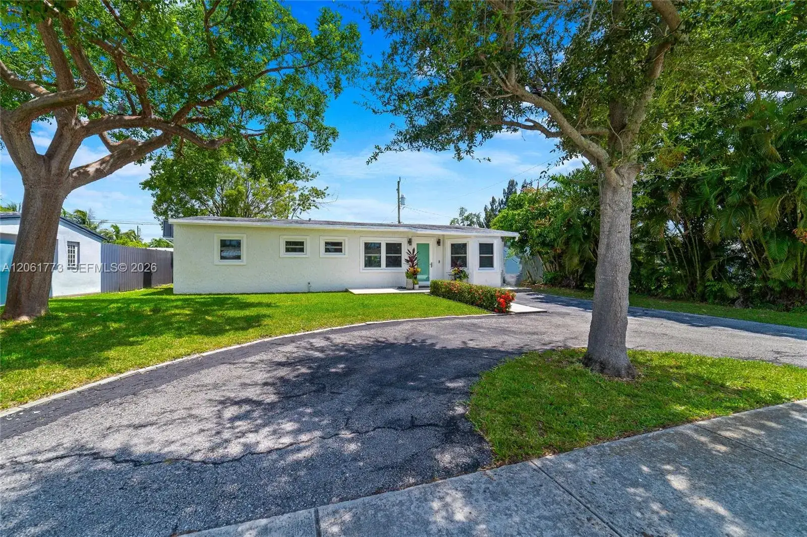 3 bedroom 2 bath Residential for sale at 320 NE 59th Ct, Oakland Park FL 33334