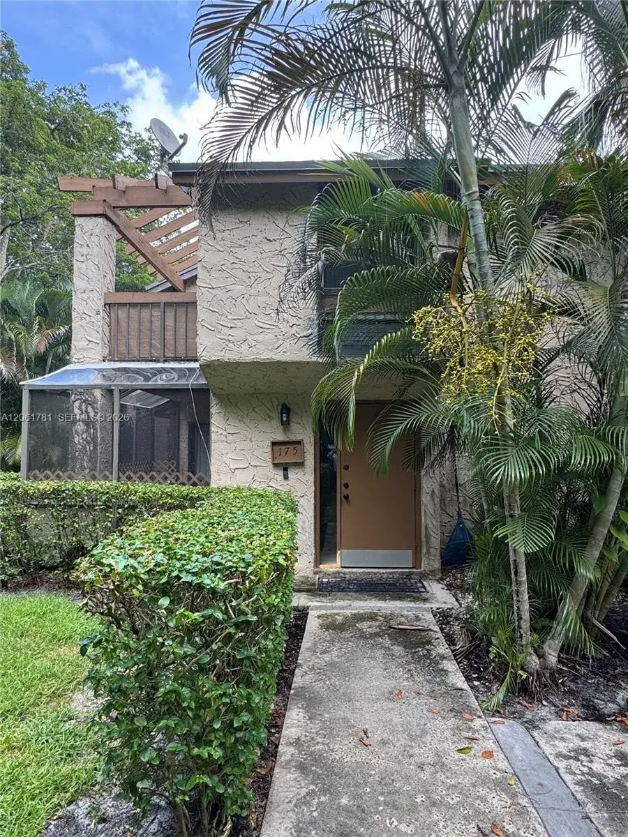 2 bedroom 1 bath Residential for sale at 175 Wimbledon Lake Dr, Plantation FL 33324
