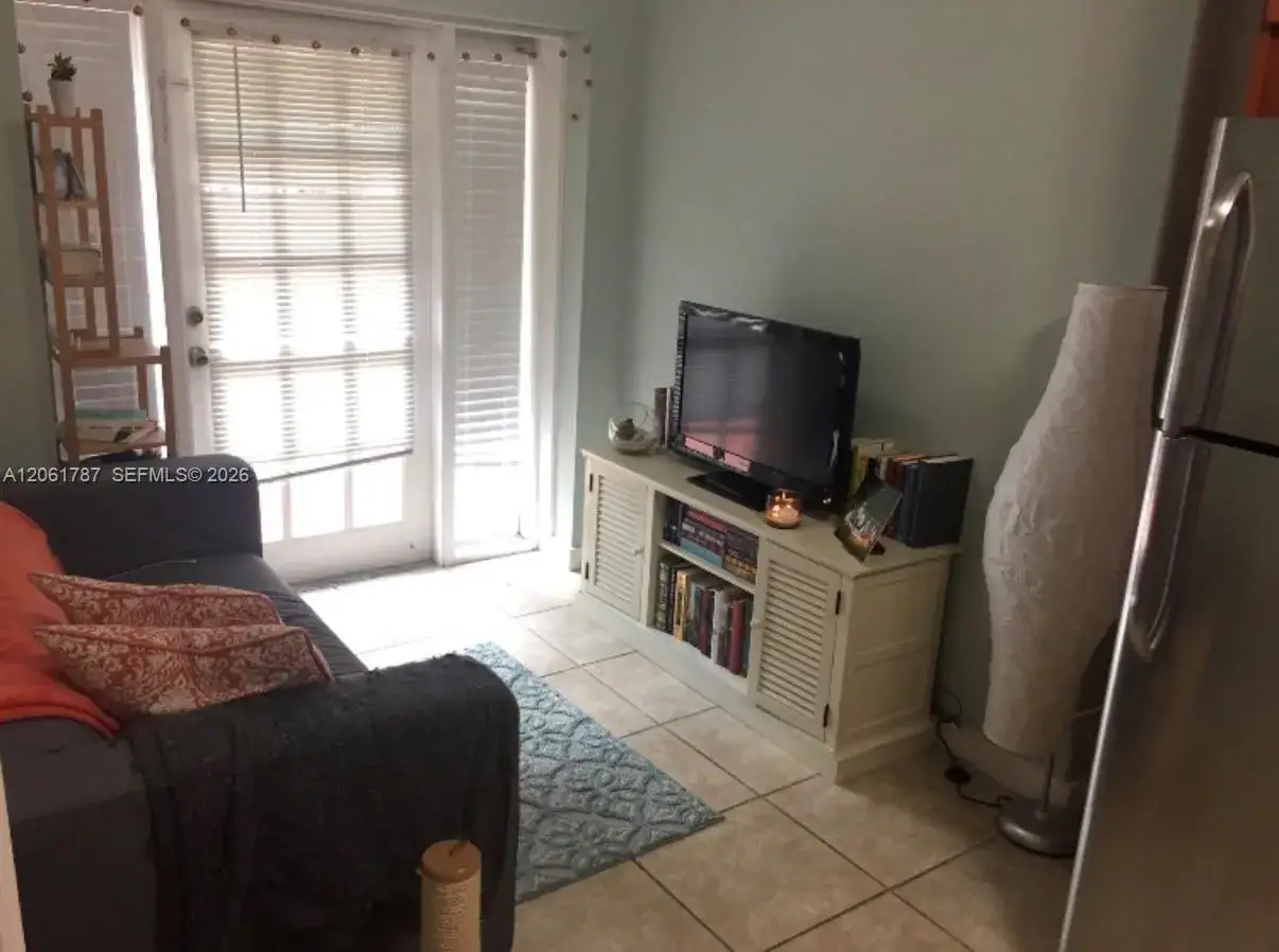 1 bedroom 1 bath Residential Lease for rent at 1200 Wallace St # B, Coral Gables FL 33134