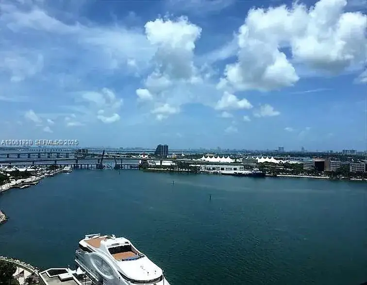1 bedroom 1 bath Residential Lease for rent at 335 S Biscayne Blvd # 1810, Miami FL 33131