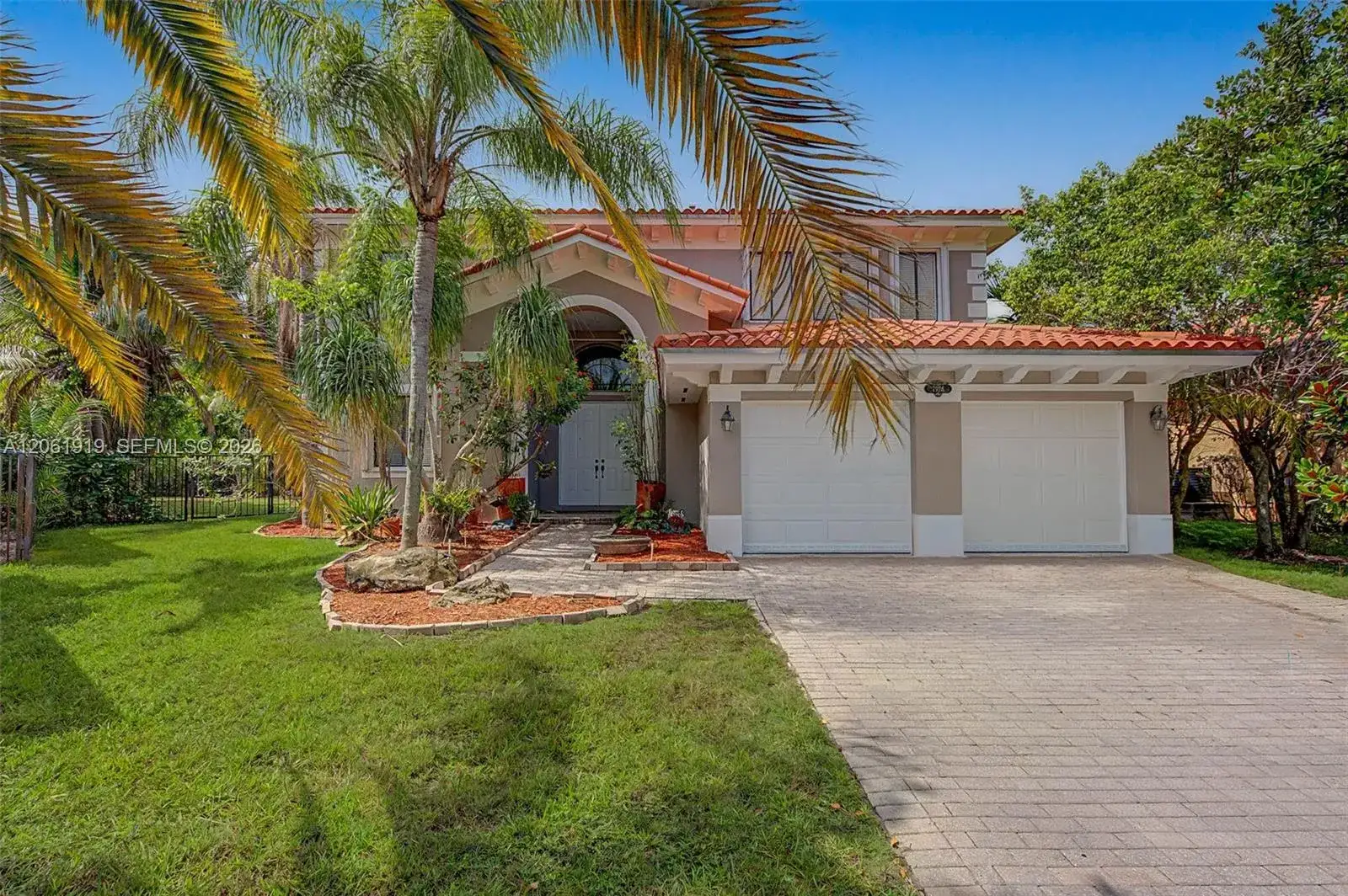 5 bedroom 4 bath Residential for sale at 7926 SW 195th Ter, Cutler Bay FL 33157