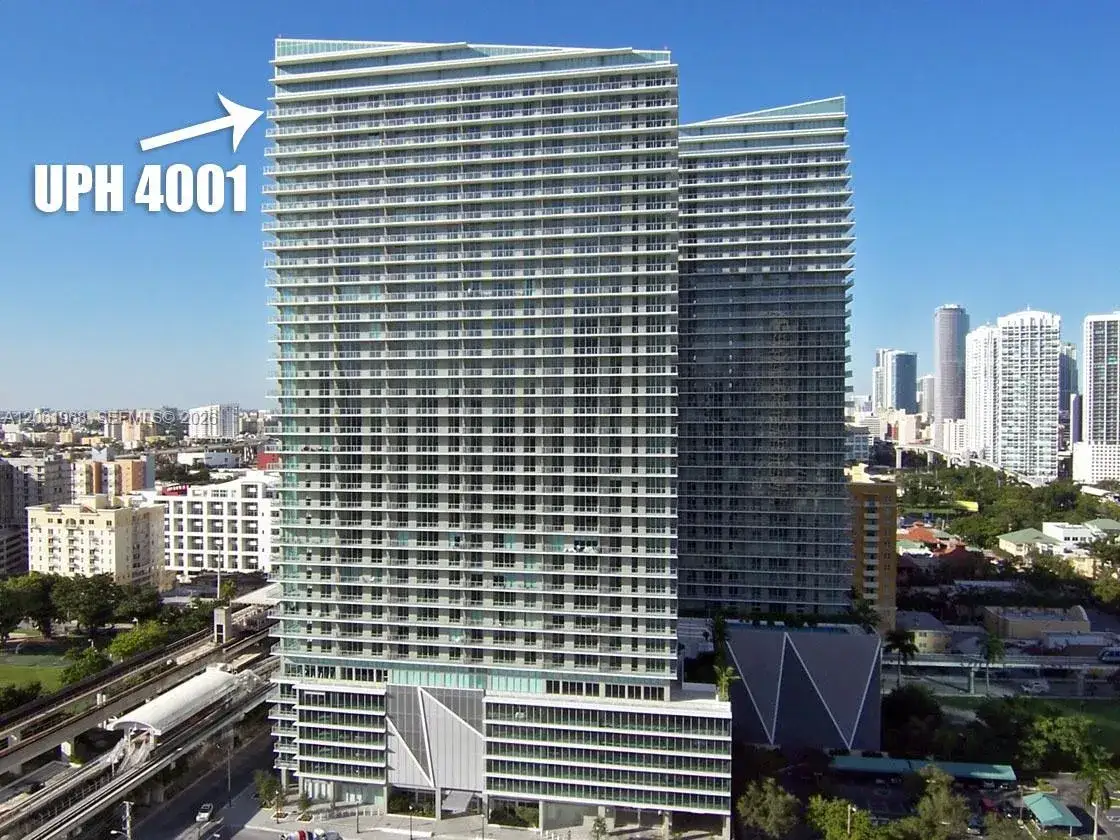 2 bedroom 2 bath Residential Lease for rent at 79 SW 12th St, Miami FL 33130