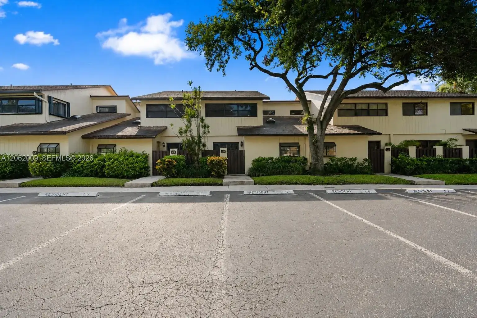 3 bedroom 3 bath Residential for sale at 7640 NW 79th Ave # L6, Tamarac FL 33321