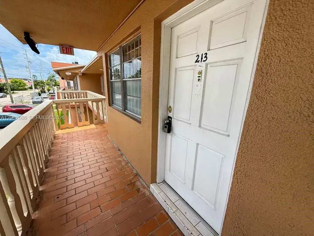 1 bedroom 1 bath Residential Lease for rent at 1154 W 35th St # 213, Hialeah FL 33012