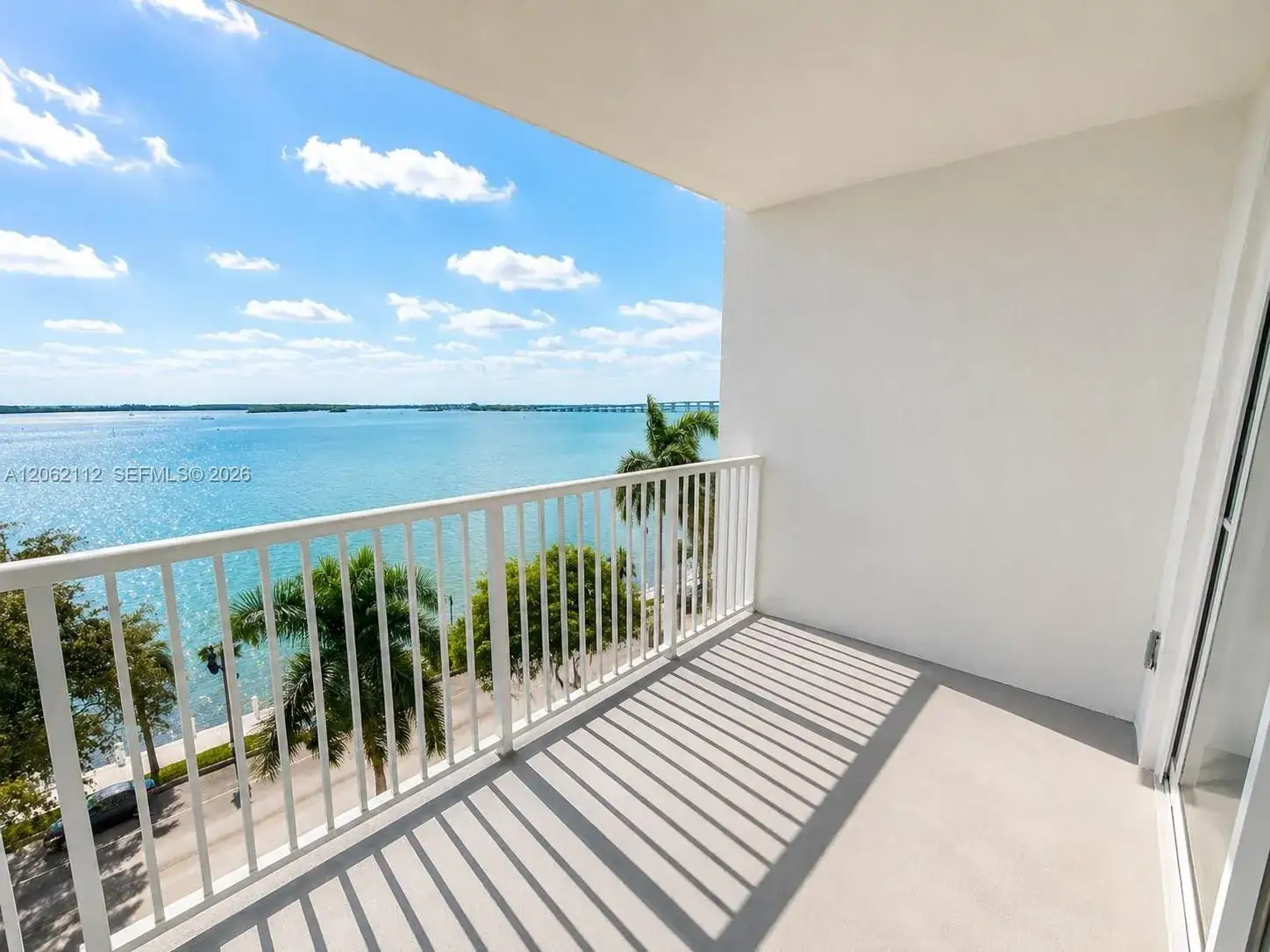 1 bedroom 1 bath Residential for sale at 1420 Brickell Bay Dr # 702E, Miami FL 33131