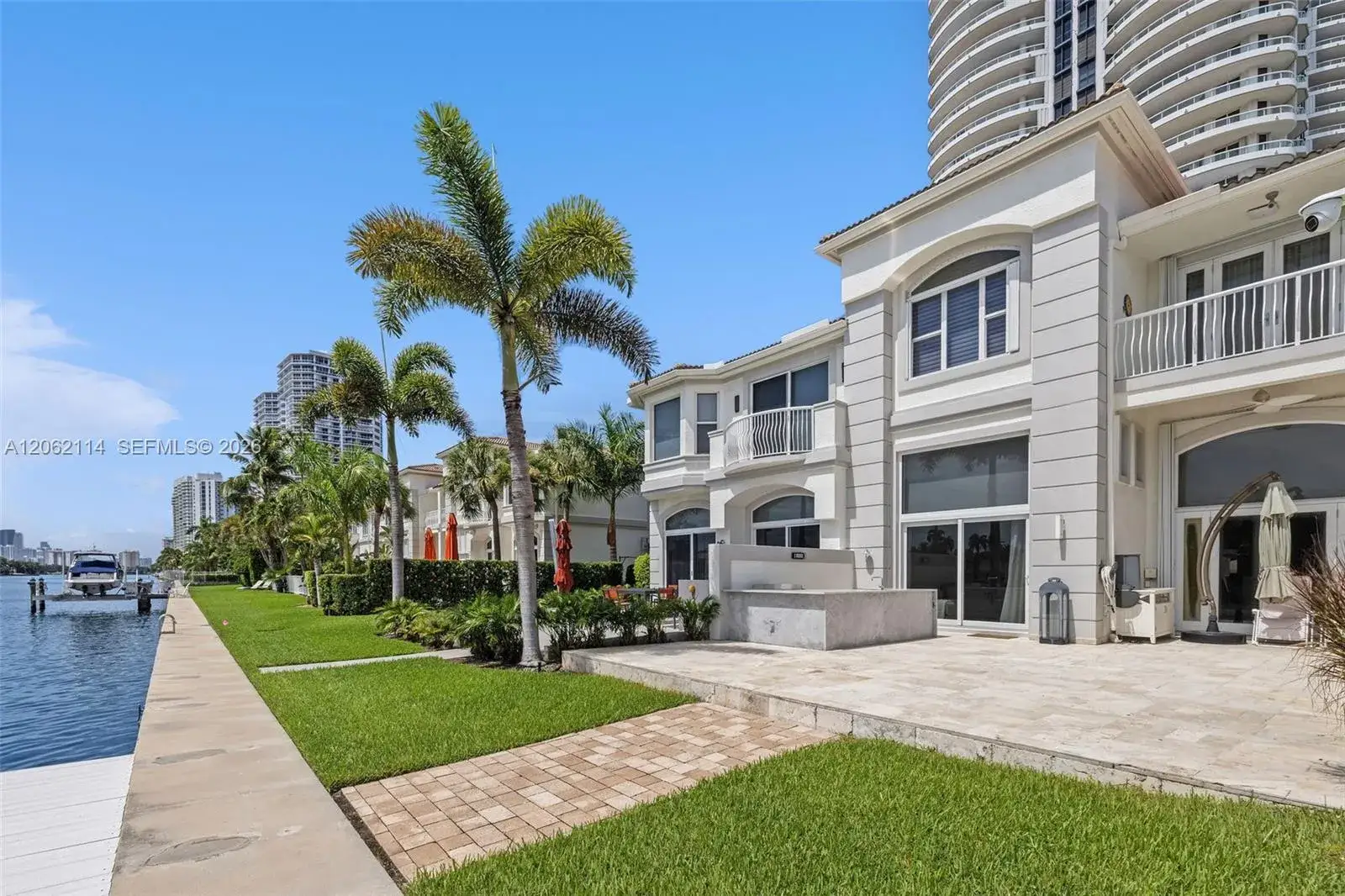 3 bedroom 4 bath Residential Lease for rent at 21103 NE 38th Ave # 77, Aventura FL 33180