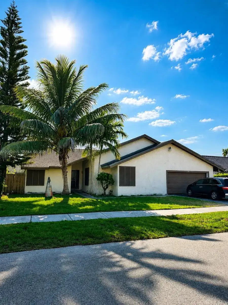 4 bedroom 3 bath Residential for sale at 9712 SW 133rd Pl, Miami FL 33186