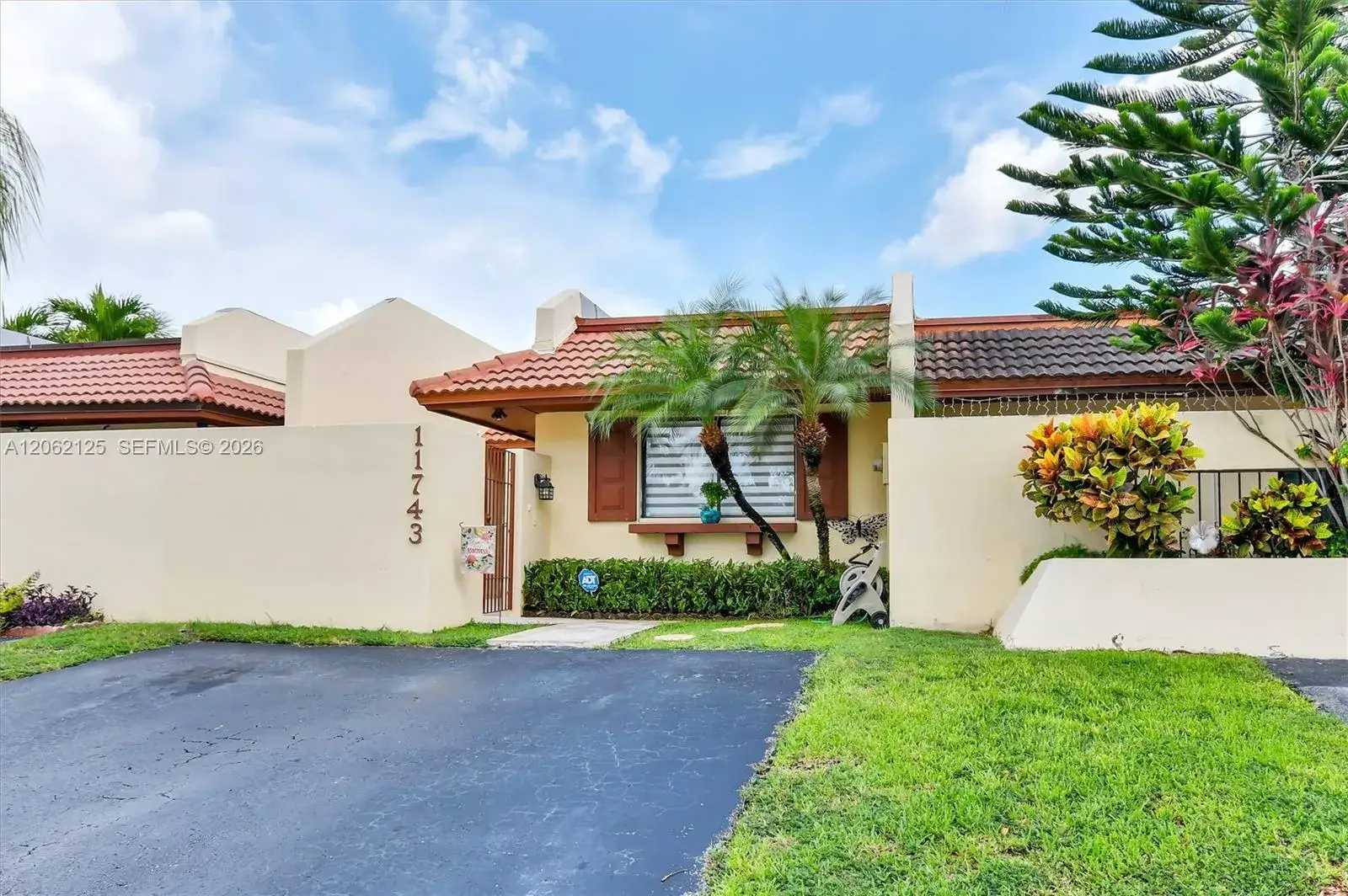 2 bedroom 2 bath Residential for sale at 11743 SW 112th Ter, Miami FL 33186