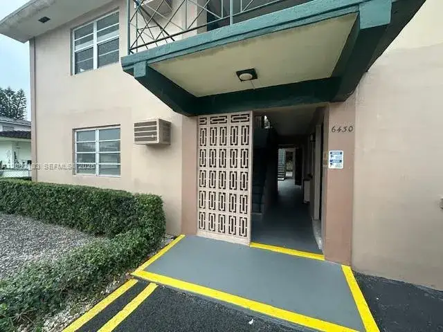 1 bedroom 1 bath Residential Lease for rent at 6430 W Flagler St # 6, Miami FL 33144