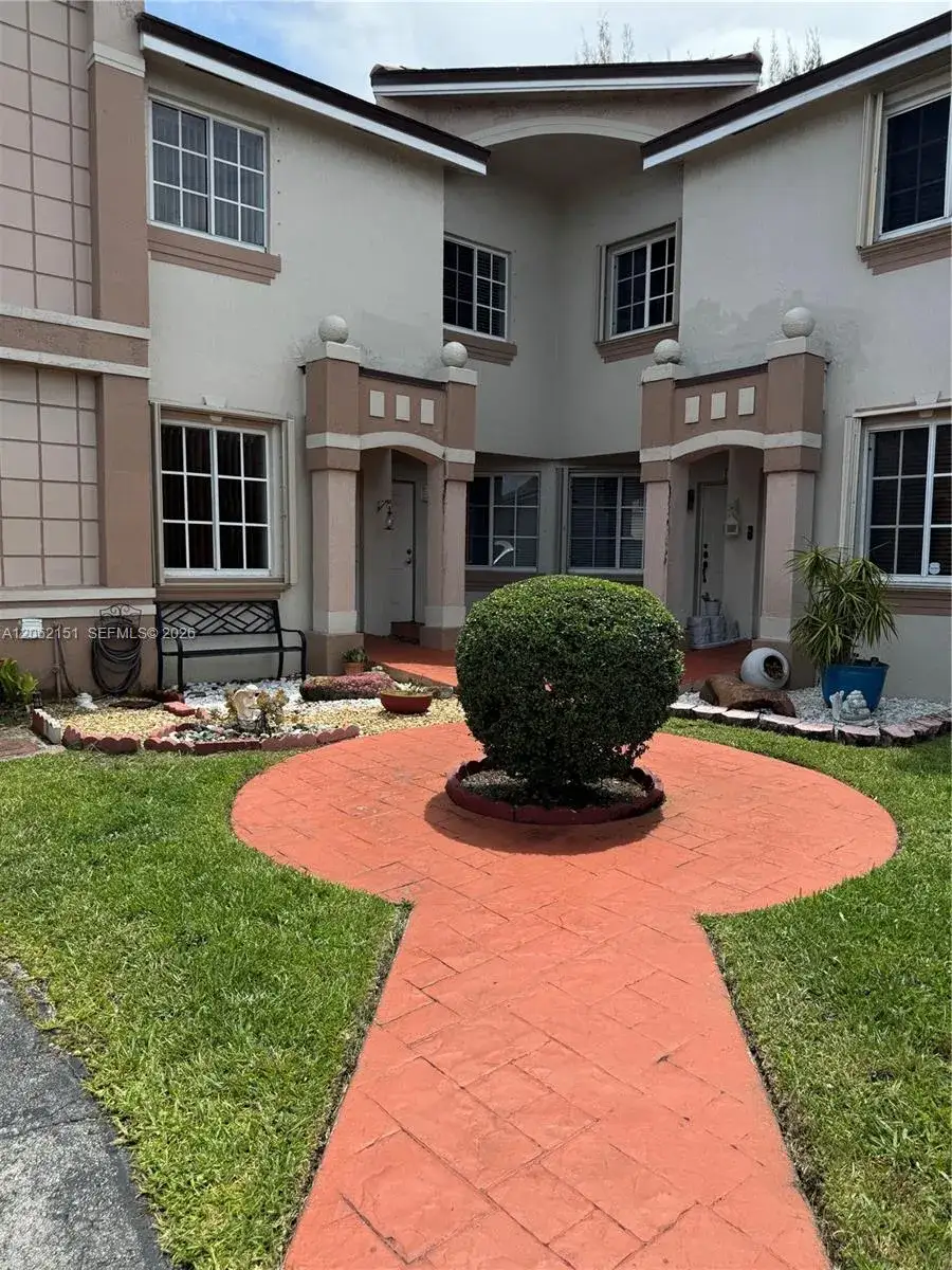 3 bedroom 2 bath Residential Lease for rent at 8360 NW 10th St # 9C, Miami FL 33126
