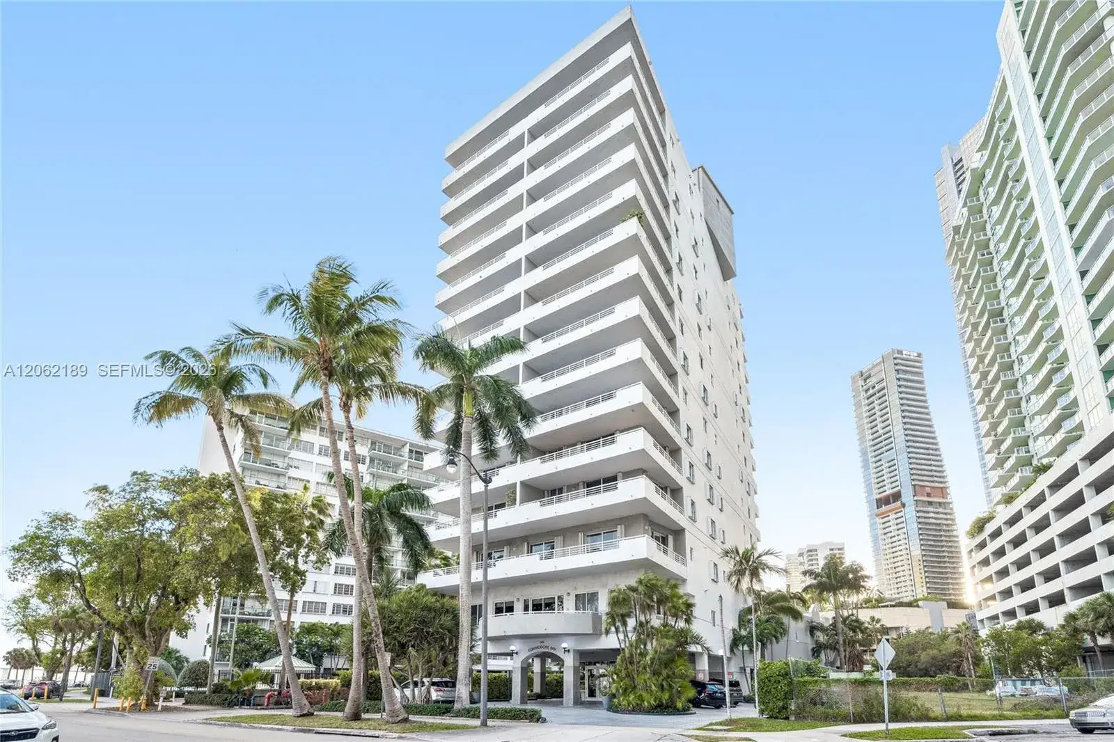 5 bedroom 4 bath Residential Lease for rent at 1402 Brickell Bay Dr # 1601, Miami FL 33131