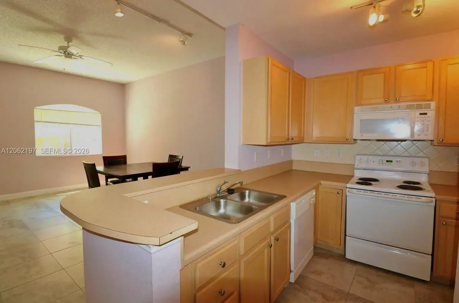 1 bedroom 1 bath Residential Lease for rent at 6001 SW 70th St # 117, South Miami FL 33143