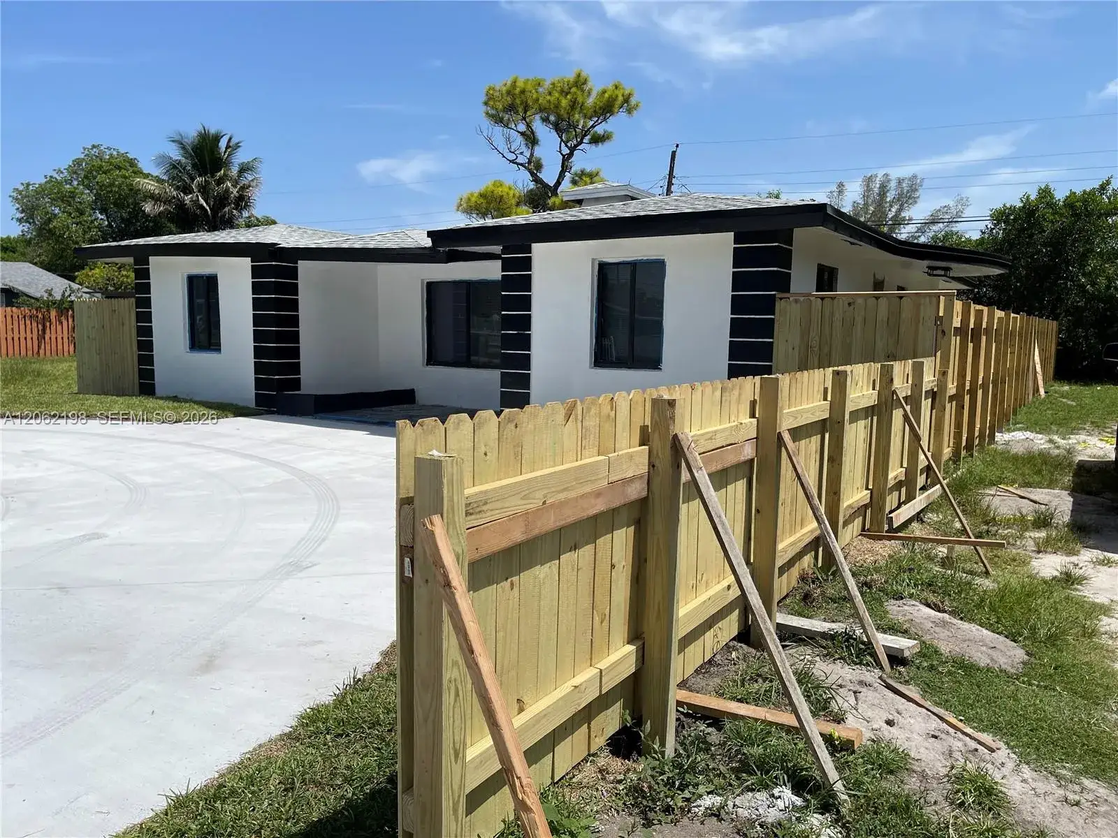 4 bedroom 2 bath Residential Lease for rent at 2514 NW 4th St, Pompano Beach FL 33069