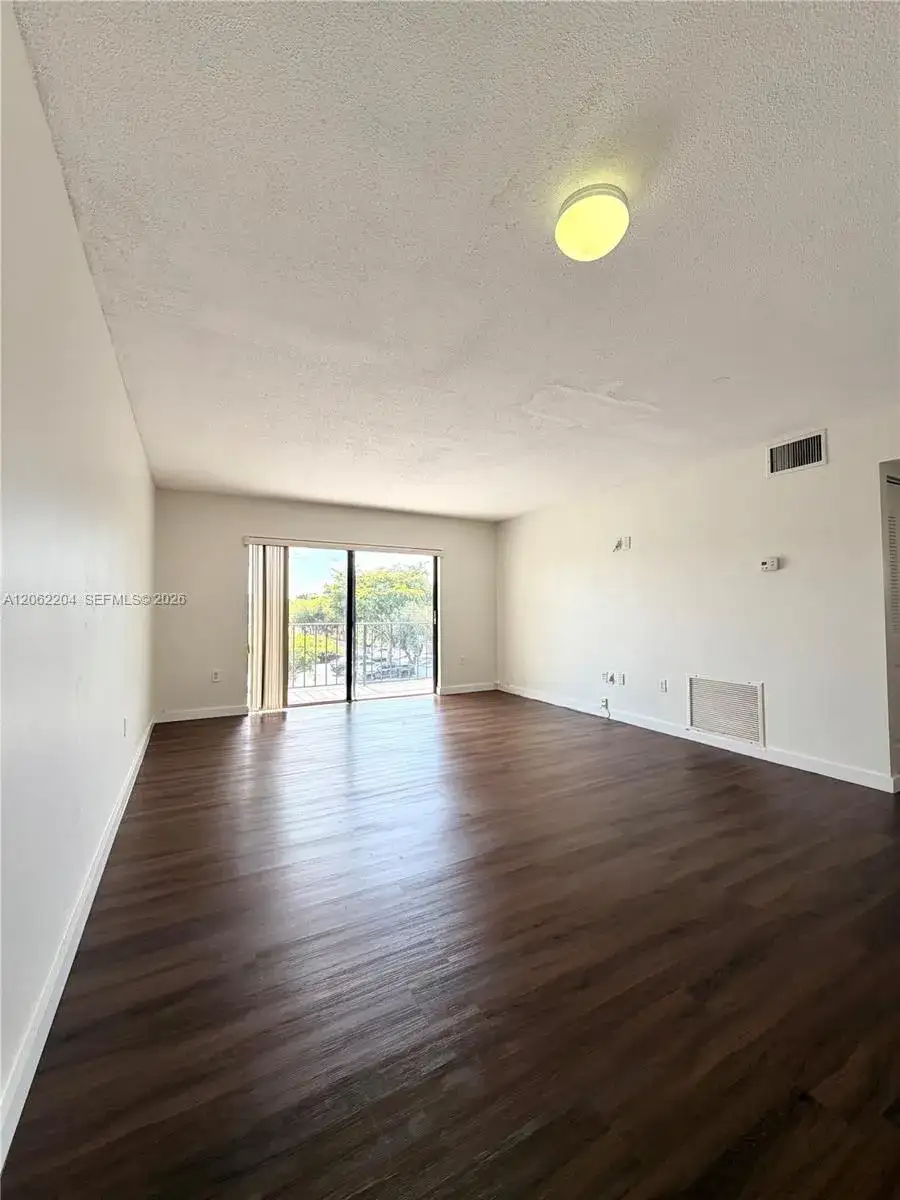 2 bedroom 1 bath Residential Lease for rent at 10431 N Kendall Dr # D314, Miami FL 33176