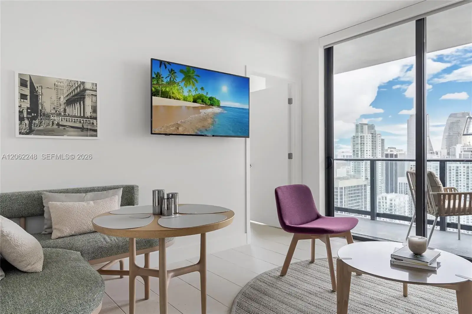 1 bedroom 1 bath Residential Lease for rent at 159 NE 6th St # 3808, Miami FL 33132
