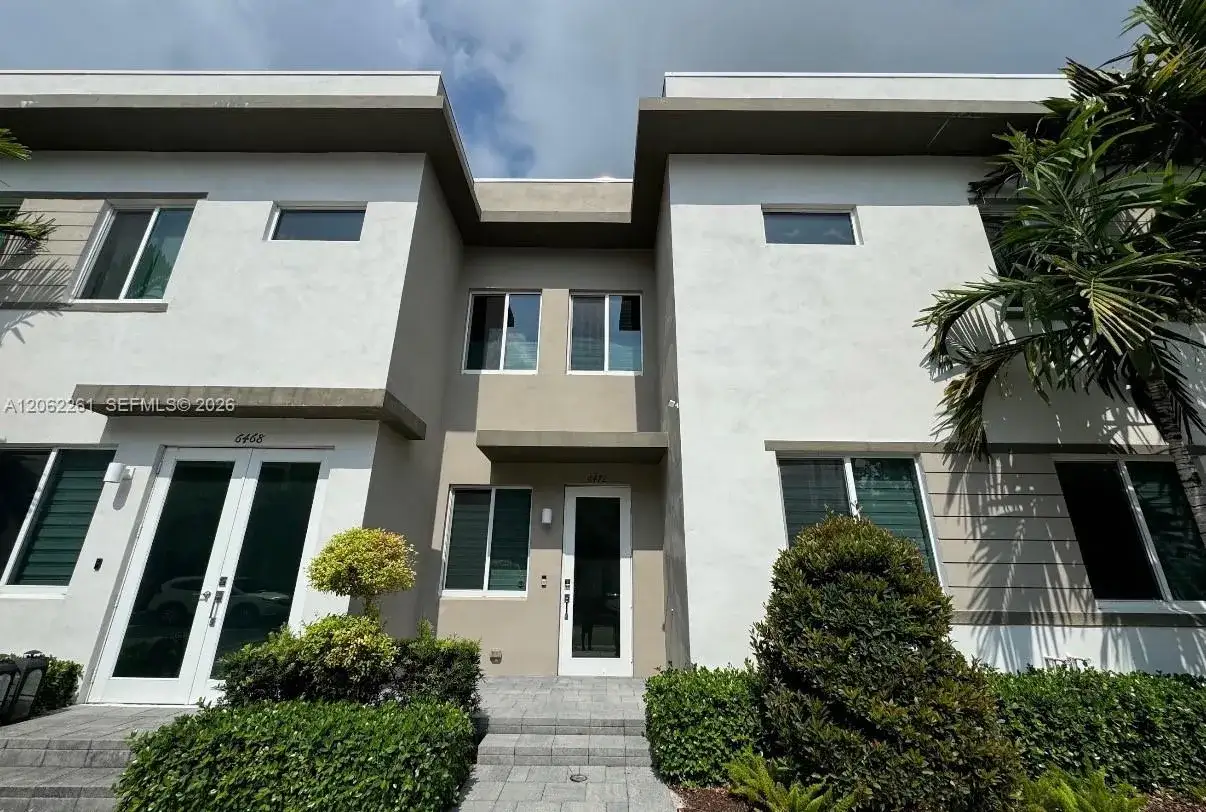 4 bedroom 3 bath Residential for sale at 6472 NW 103rd Pl, Doral FL 33178