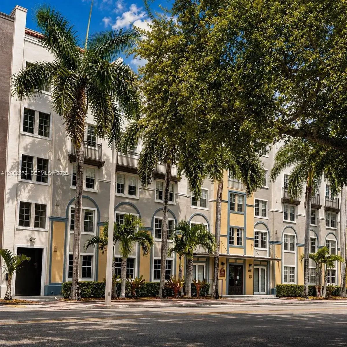 1 bedroom 1 bath Residential for sale at 533 NE 3rd Ave # 320, Fort Lauderdale FL 33301