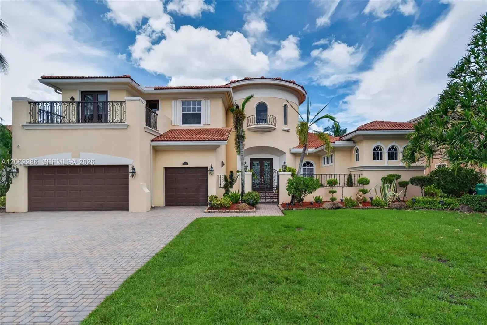 6 bedroom 5 bath Residential for sale at 11867 NW 69th Pl, Parkland FL 33076