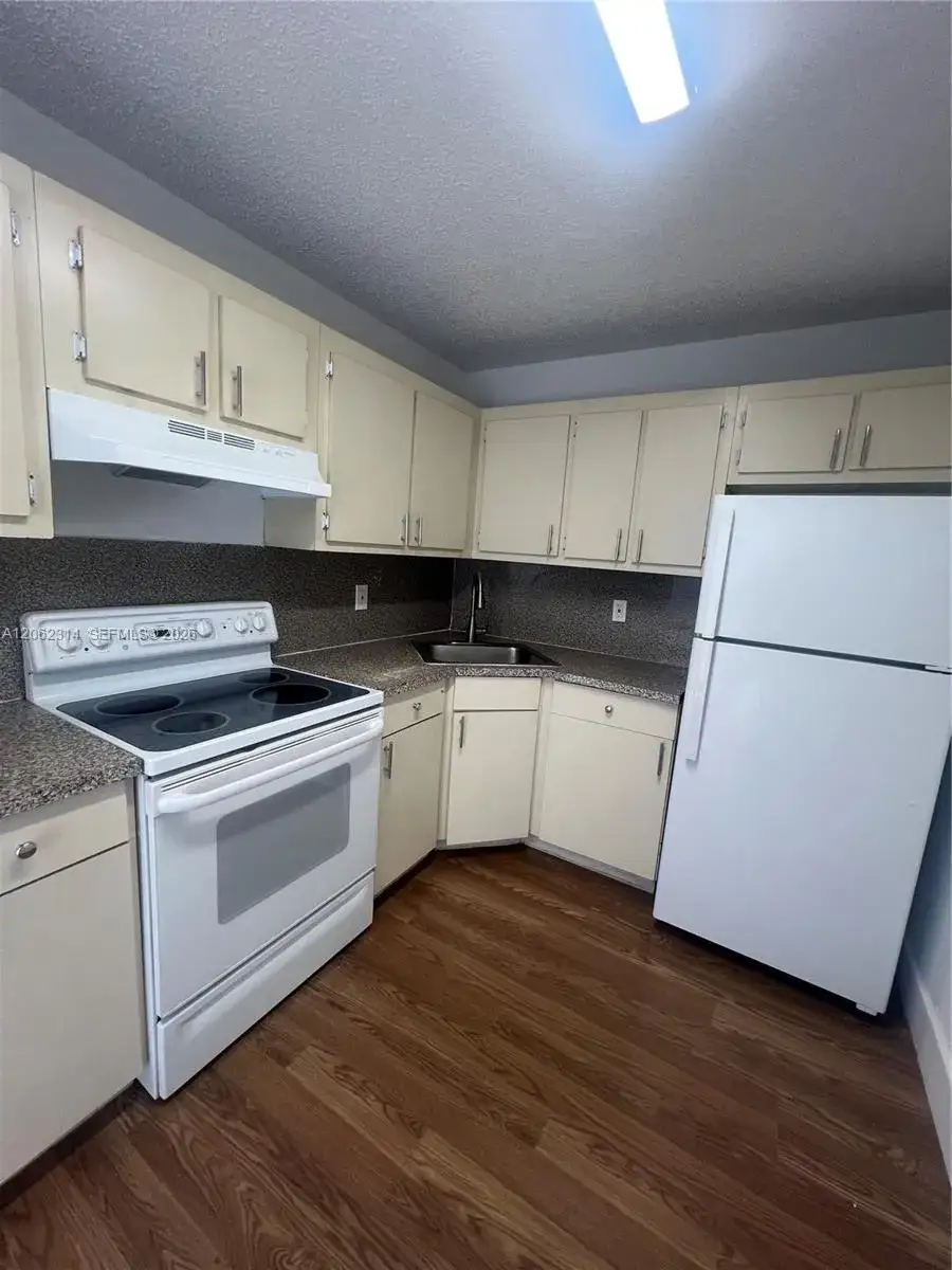 6141 W 22nd Ct # 203, Hialeah FL 33016