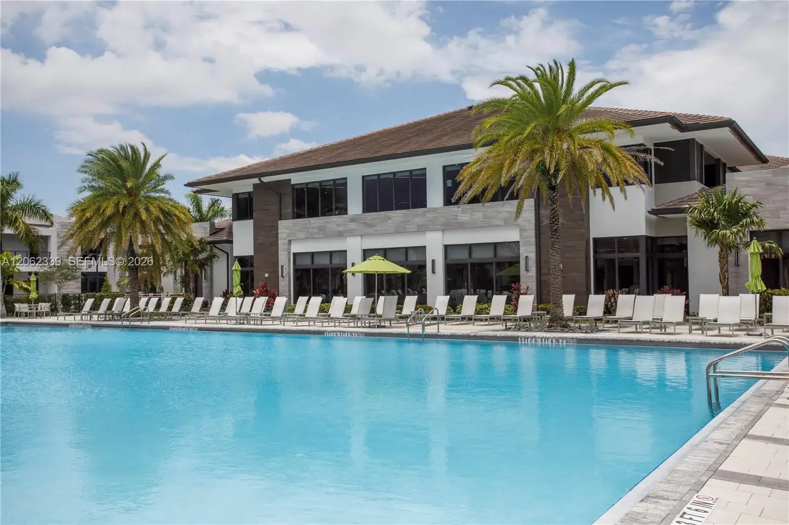 3 bedroom 2 bath Residential Lease for rent at 8001 NW 41st St # 106, Doral FL 33166