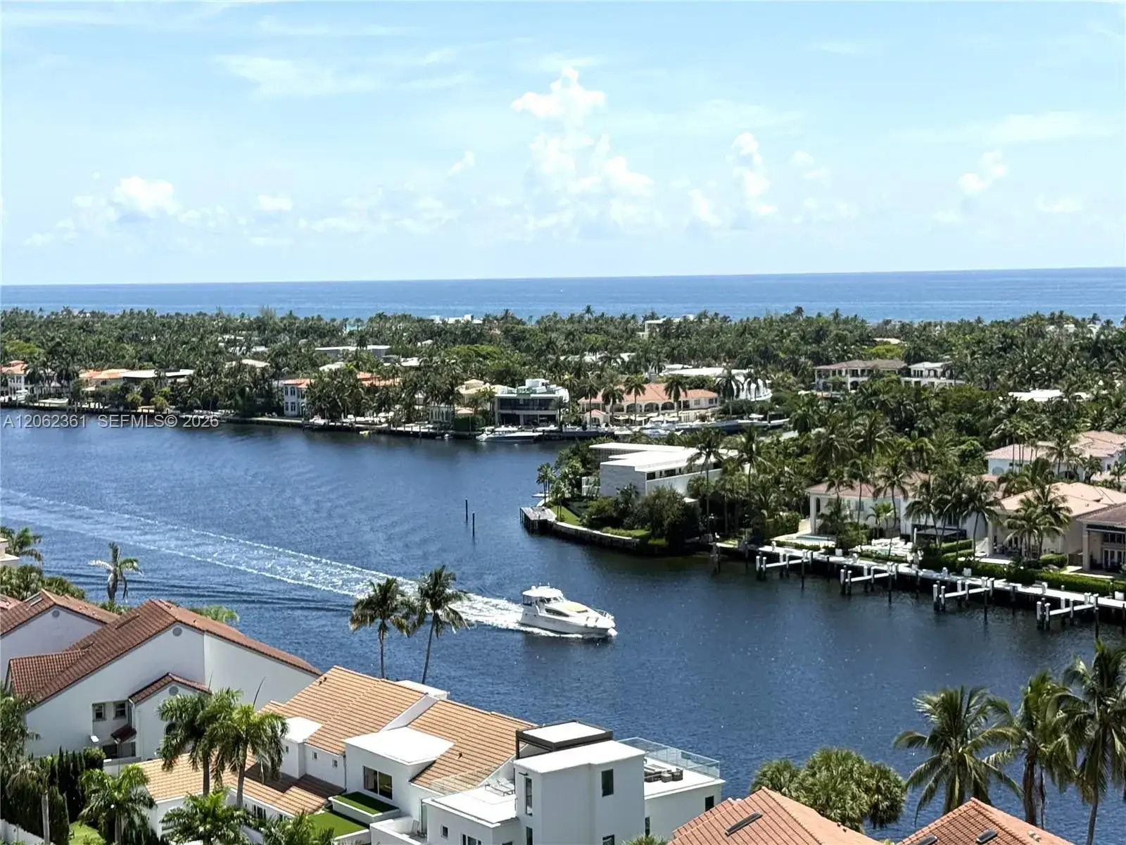 1 bedroom 1 bath Residential Lease for rent at 19355 Turnberry Way # 12C, Aventura FL 33180