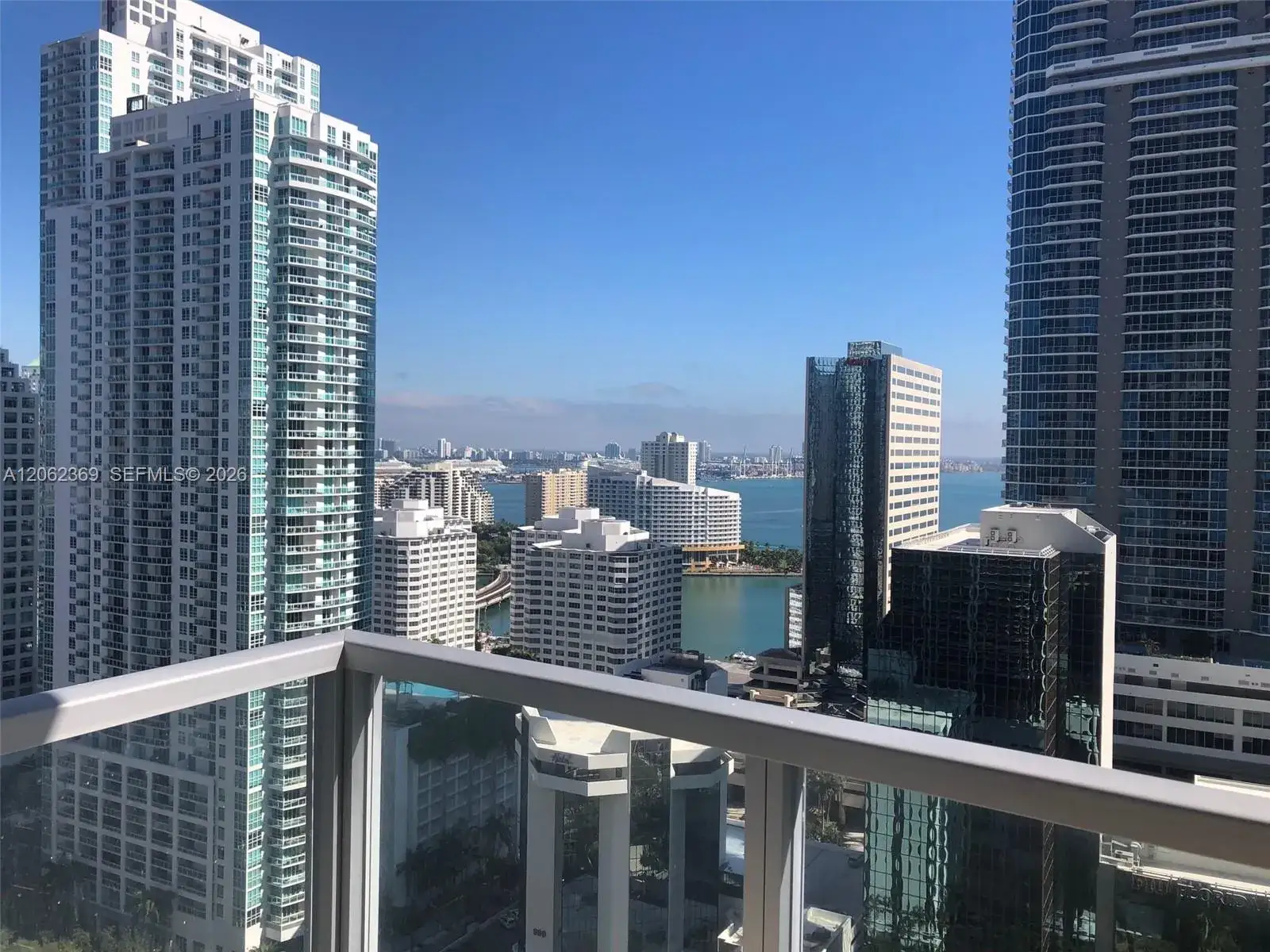 1 bedroom 1 bath Residential Lease for rent at 1050 BRICKELL AV # 2904, Miami FL 33131