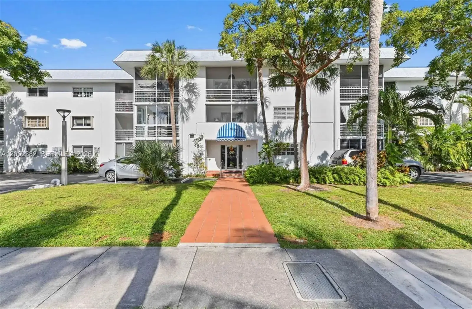 1 bedroom 1 bath Residential for sale at 251 Galen Dr # 302, Key Biscayne FL 33149