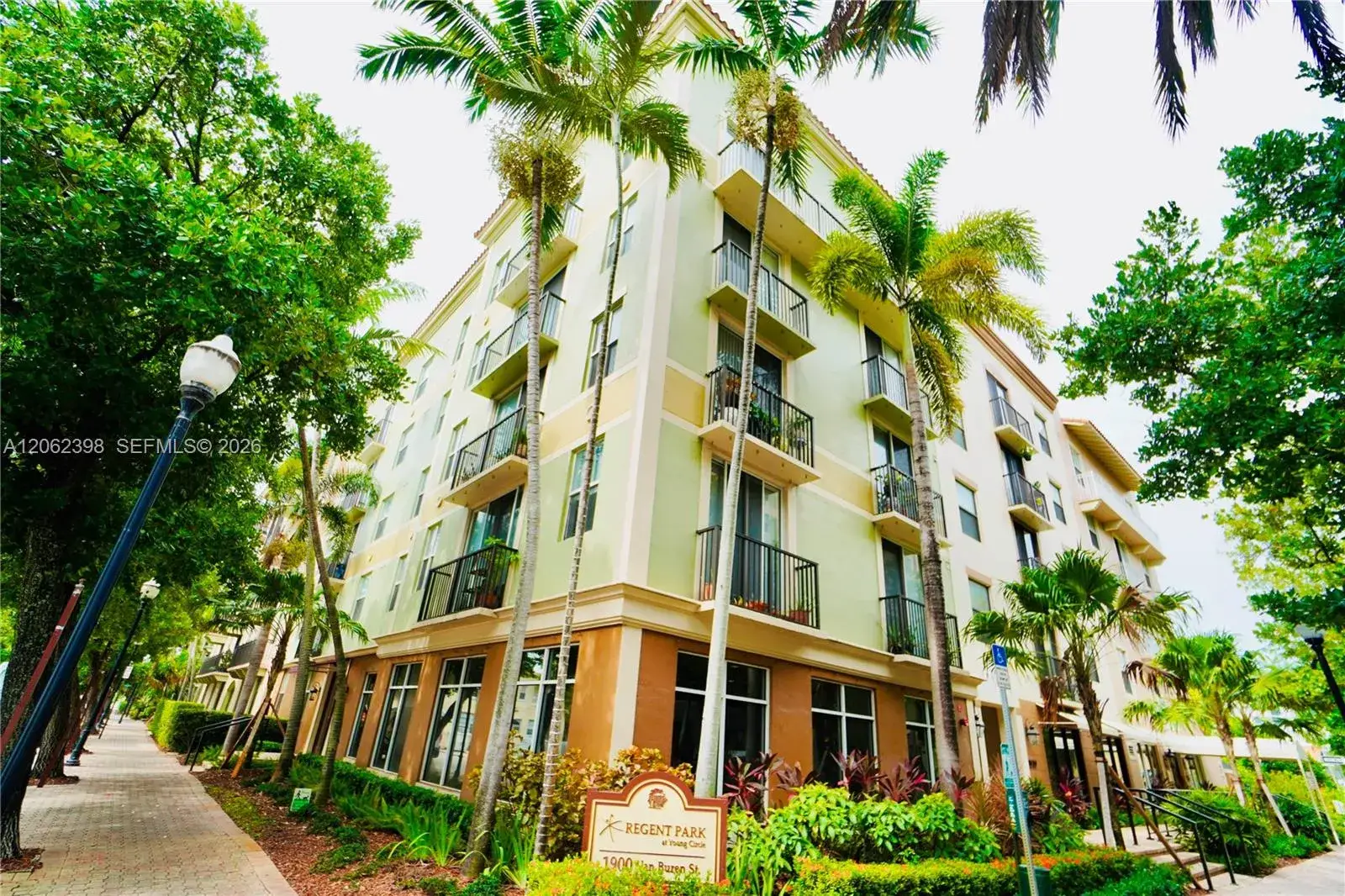 1900 Van Buren St # 118B, Hollywood FL 33020