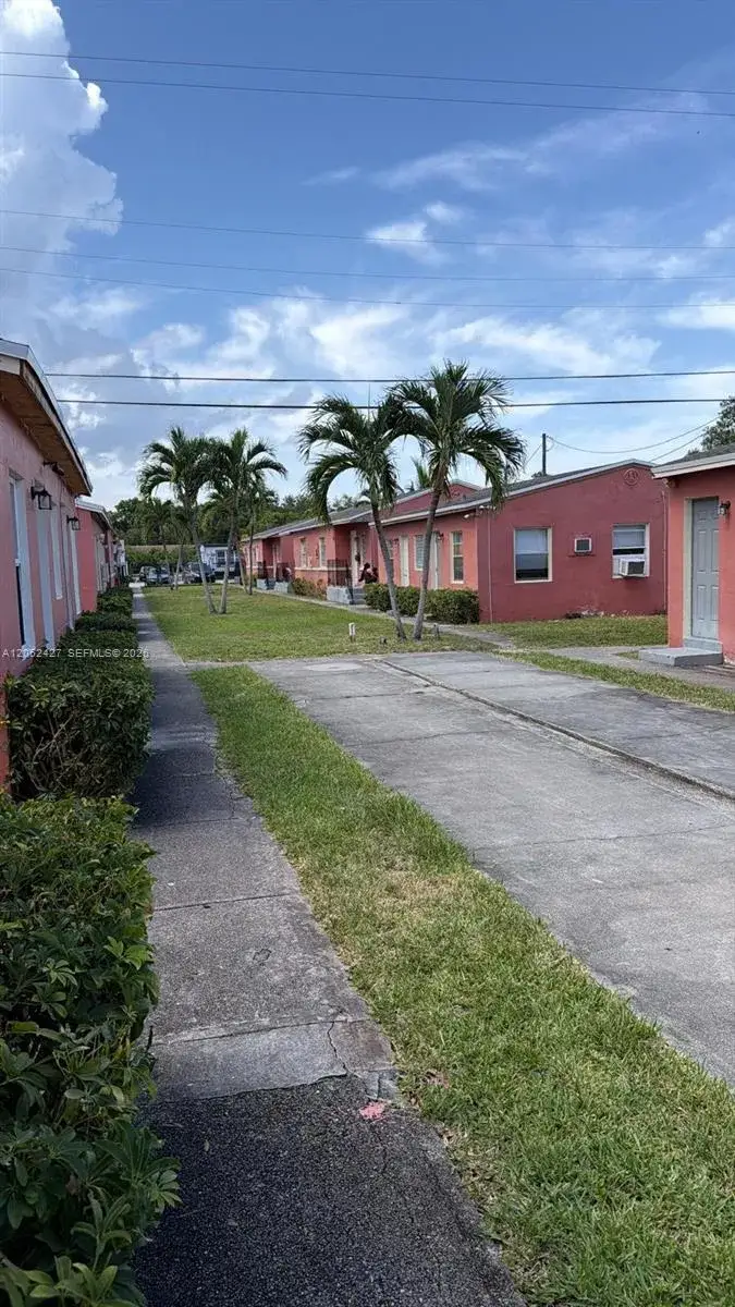 2 bedroom 2 bath Residential Lease for rent at 2312 Madison St # 33, Hollywood FL 33020
