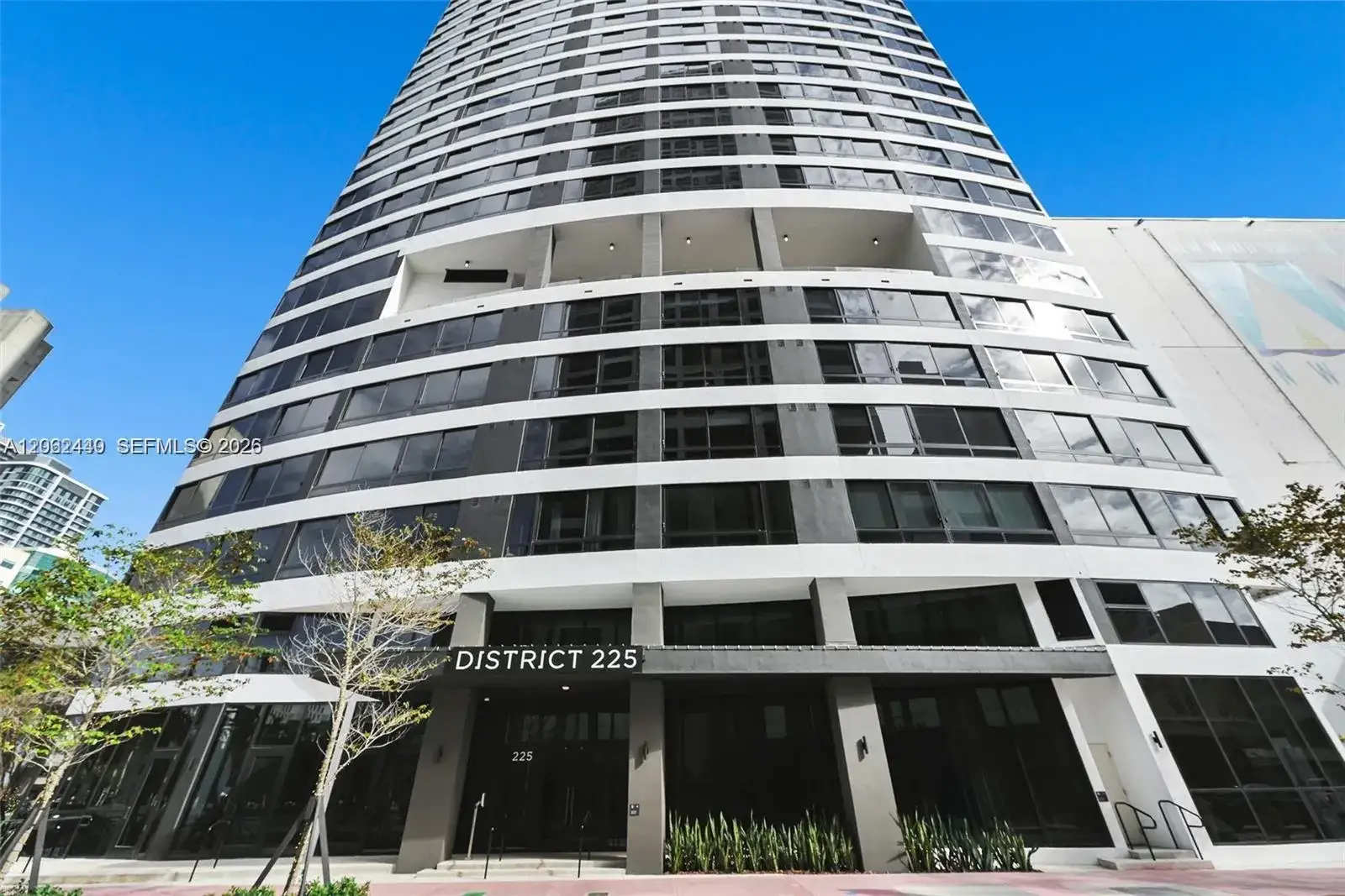 2 bedroom 2 bath Residential for sale at 225 N Miami Ave # 1801, Miami FL 33128