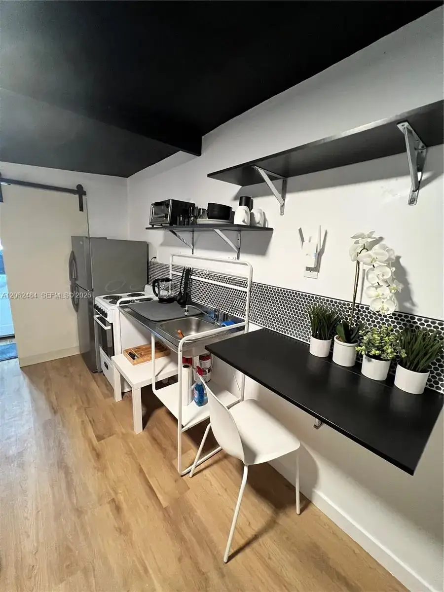 1 bath Residential Lease for rent at 1337 NE 3rd Ave # 4, Fort Lauderdale FL 33304