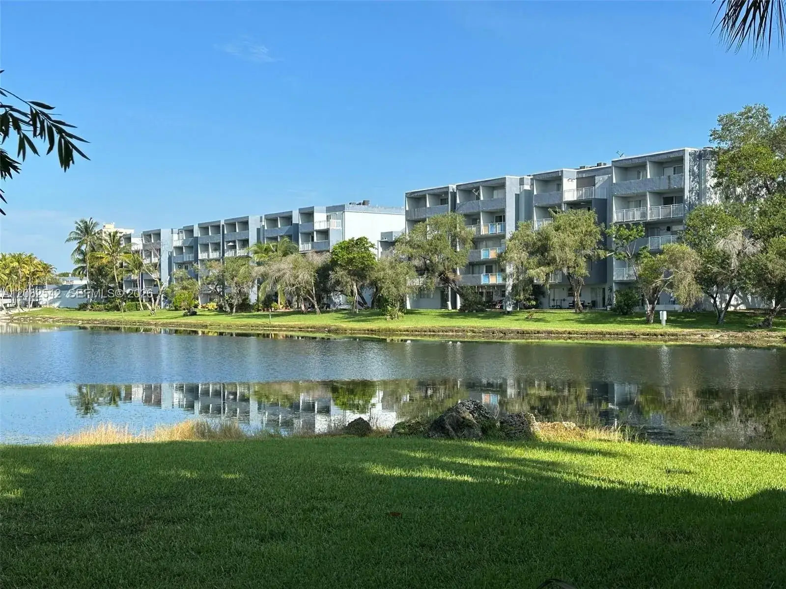2 bedroom 2 bath Residential Lease for rent at 9359 Fontainebleau Blvd # F417, Miami FL 33172