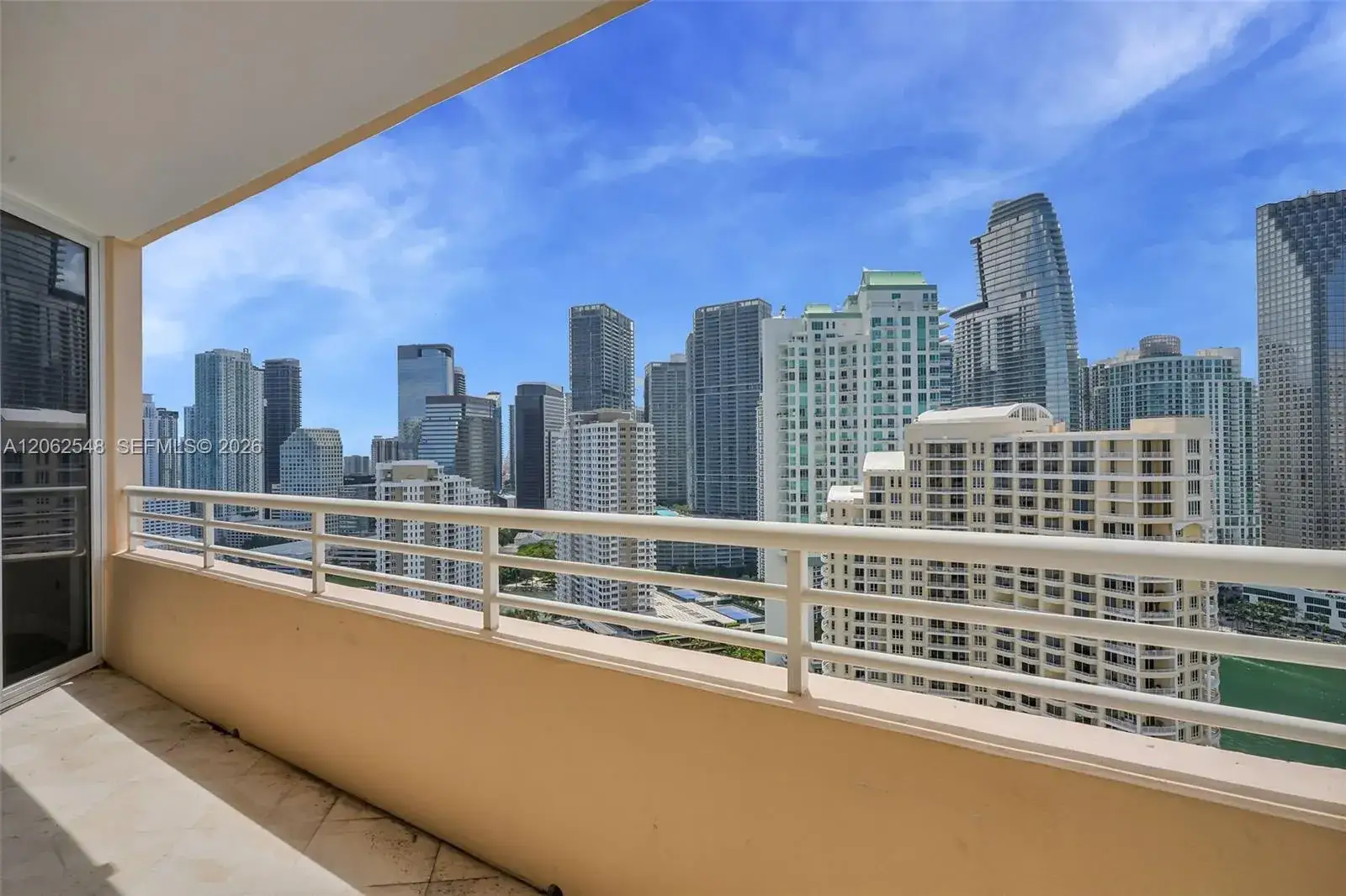 1 bedroom 1 bath Residential Lease for rent at 808 Brickell Key Dr # 3007, Miami FL 33131