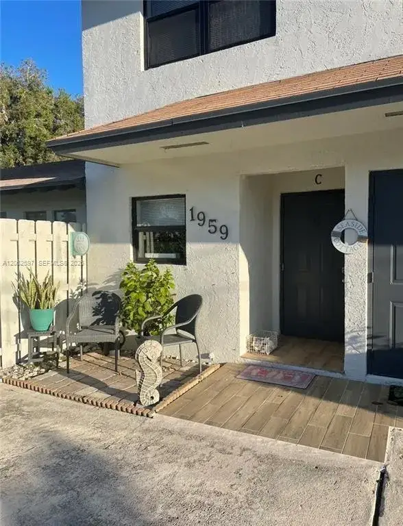 2 bedroom 1 bath Residential Lease for rent at 1959 SE 3rd St # C, Deerfield Beach FL 33441