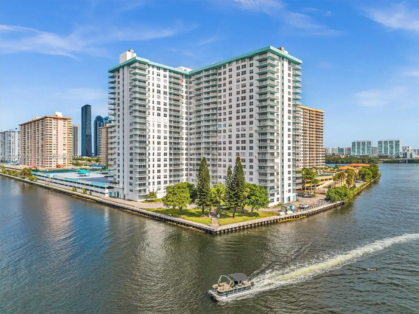 1 bedroom 1 bath Residential for sale at 301 174th St # 2205, Sunny Isles Beach FL 33160