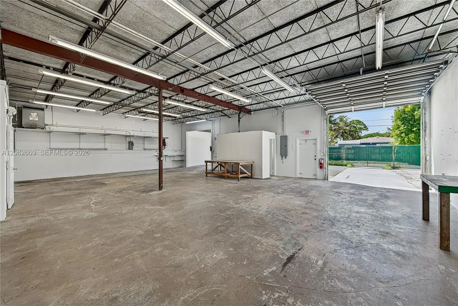 Commercial Sale for sale at 950 NE 40th Ct, Oakland Park FL 33334