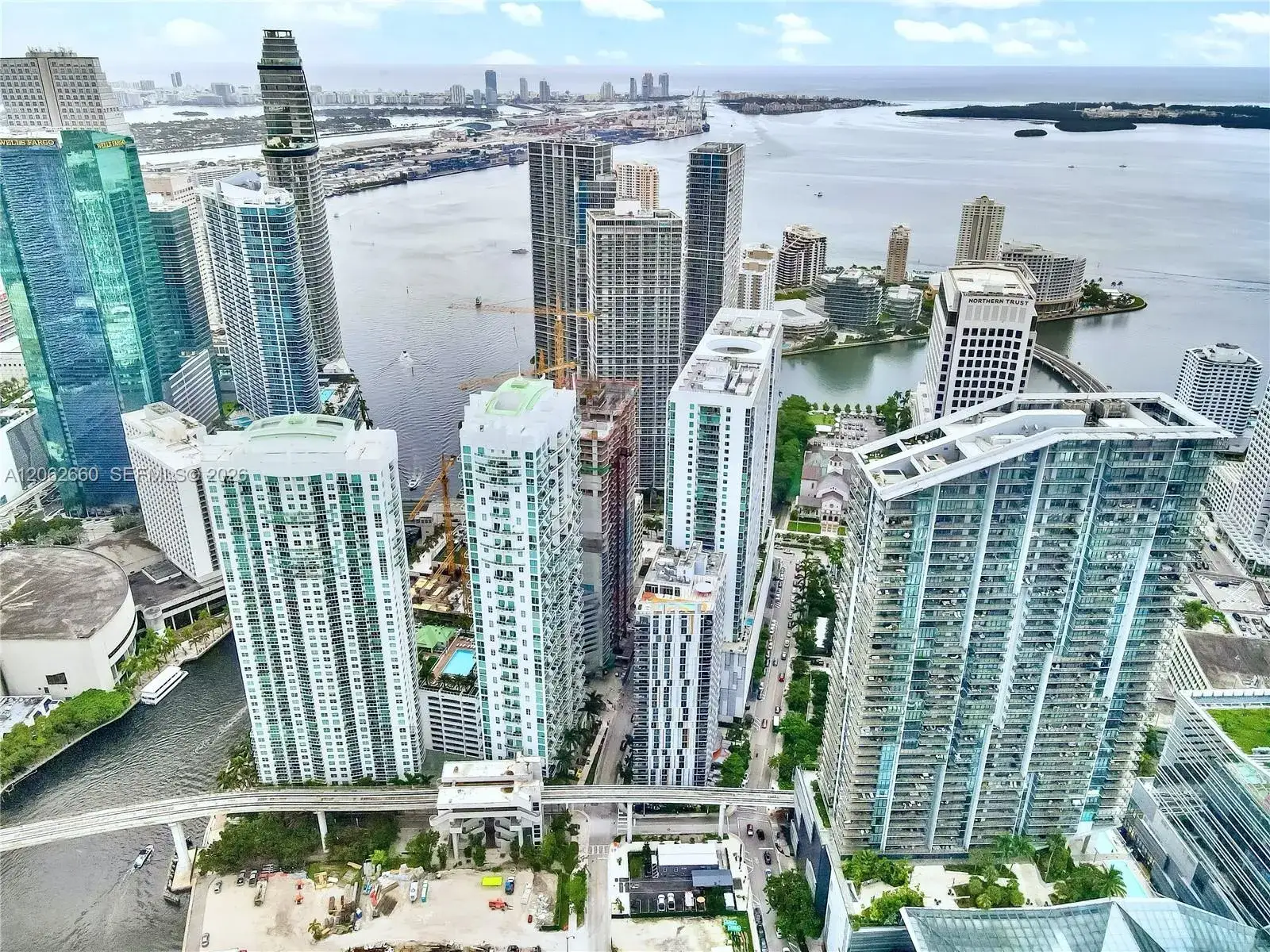 2 bedroom 2 bath Residential Lease for rent at 31 SE 6th St # 1708, Miami FL 33131