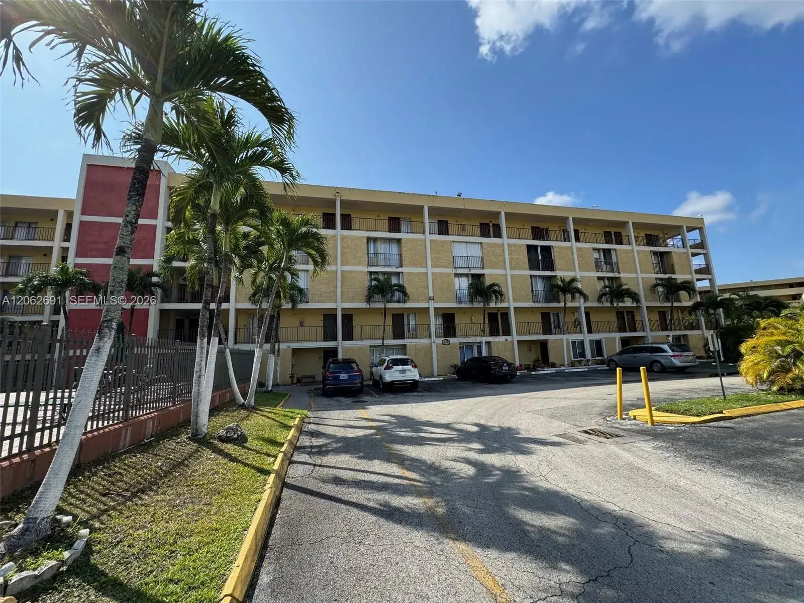 3 bedroom 2 bath Residential for sale at 9240 Fontainebleau Blvd # 204, Miami FL 33172