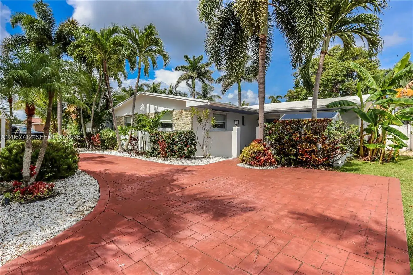 3 bedroom 2 bath Residential for sale at 1102 N 13th Ave, Hollywood FL 33019