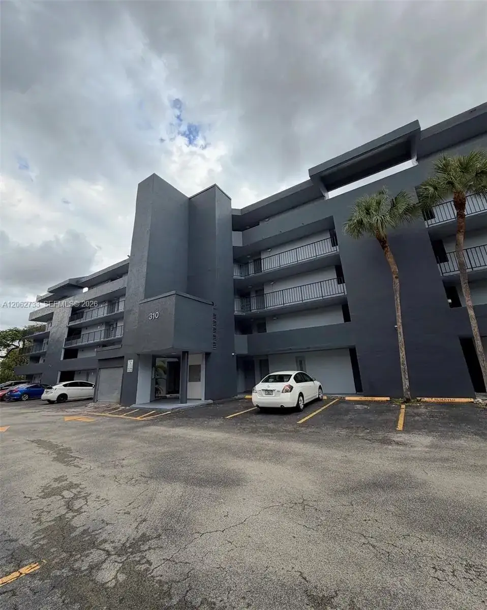 2 bedroom 1 bath Residential Lease for rent at 310 Fontainebleau Blvd # 206, Miami FL 33172
