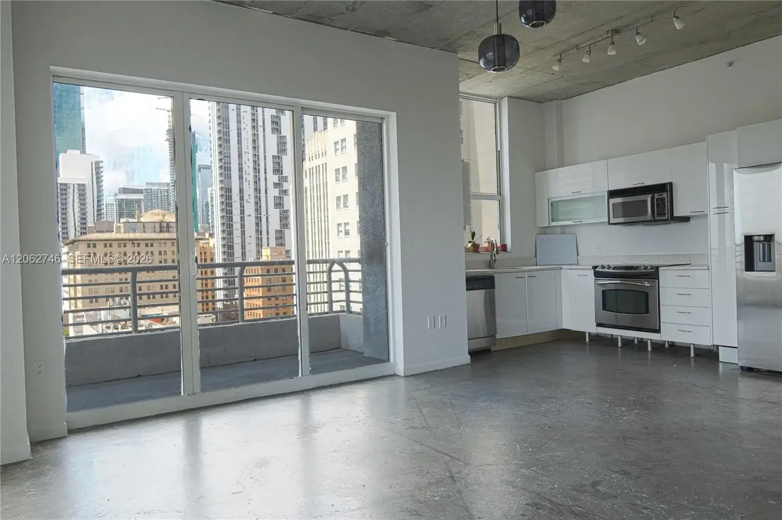 2 bedroom 2 bath Residential Lease for rent at 133 NE 2nd Ave # 1202, Miami FL 33132
