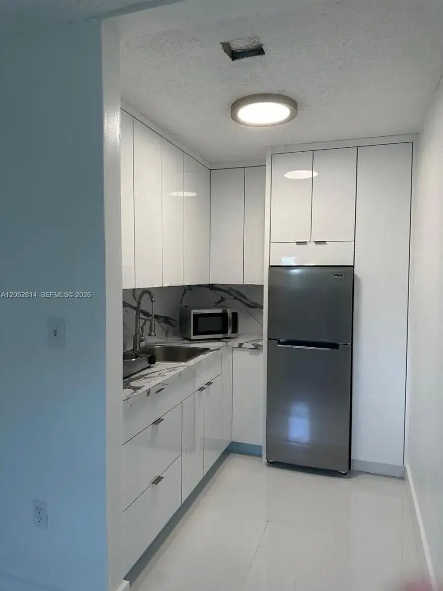 1 bedroom 1 bath Residential Lease for rent at 10935 SW 56th St # 0, Miami FL 33165