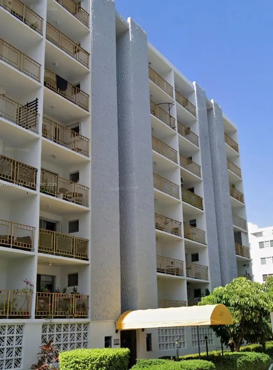 1 bedroom 1 bath Residential Lease for rent at 1340 Lincoln Rd # 505, Miami Beach FL 33139