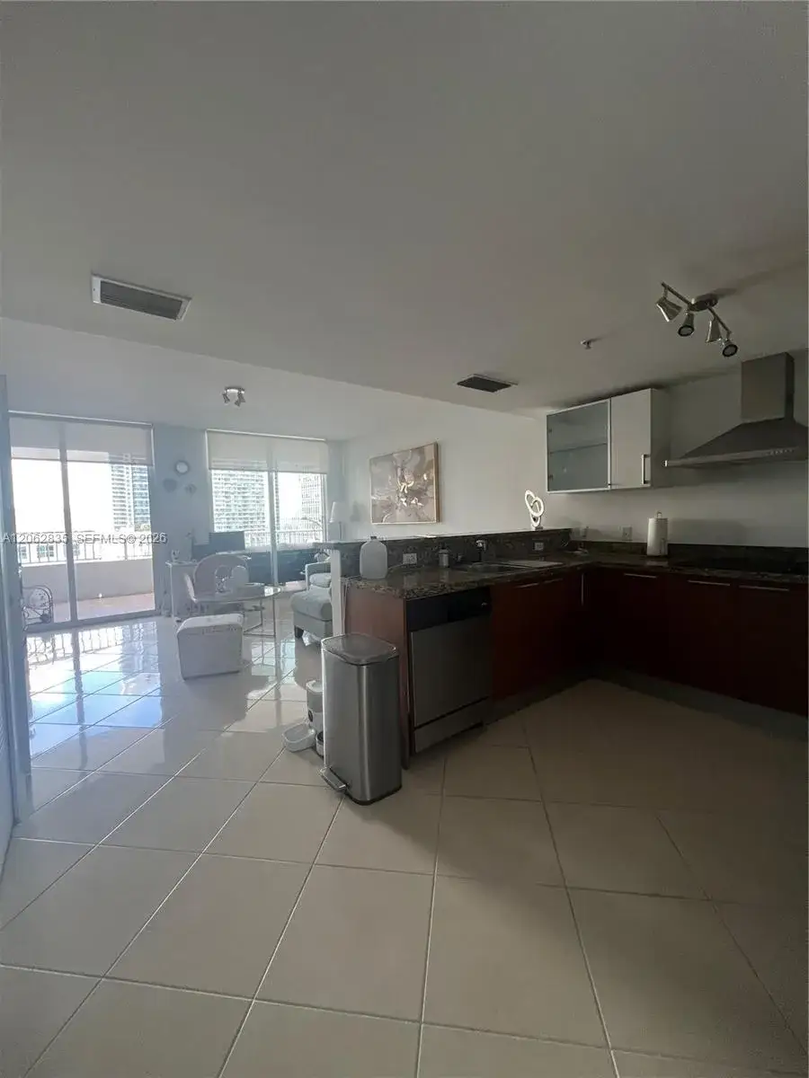 1 bedroom 1 bath Residential for sale at 170 SE 14th St # 2007, Miami FL 33131