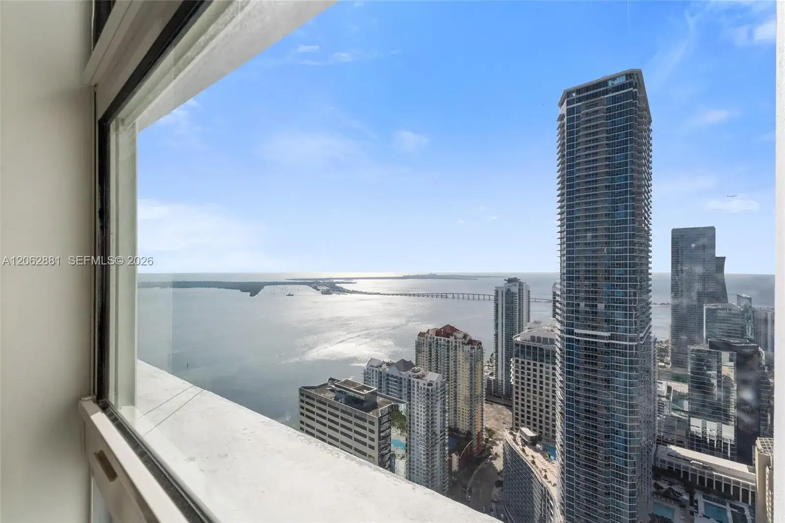 3 bedroom 3 bath Residential Lease for rent at 950 Brickell Bay Dr # 5507, Miami FL 33131