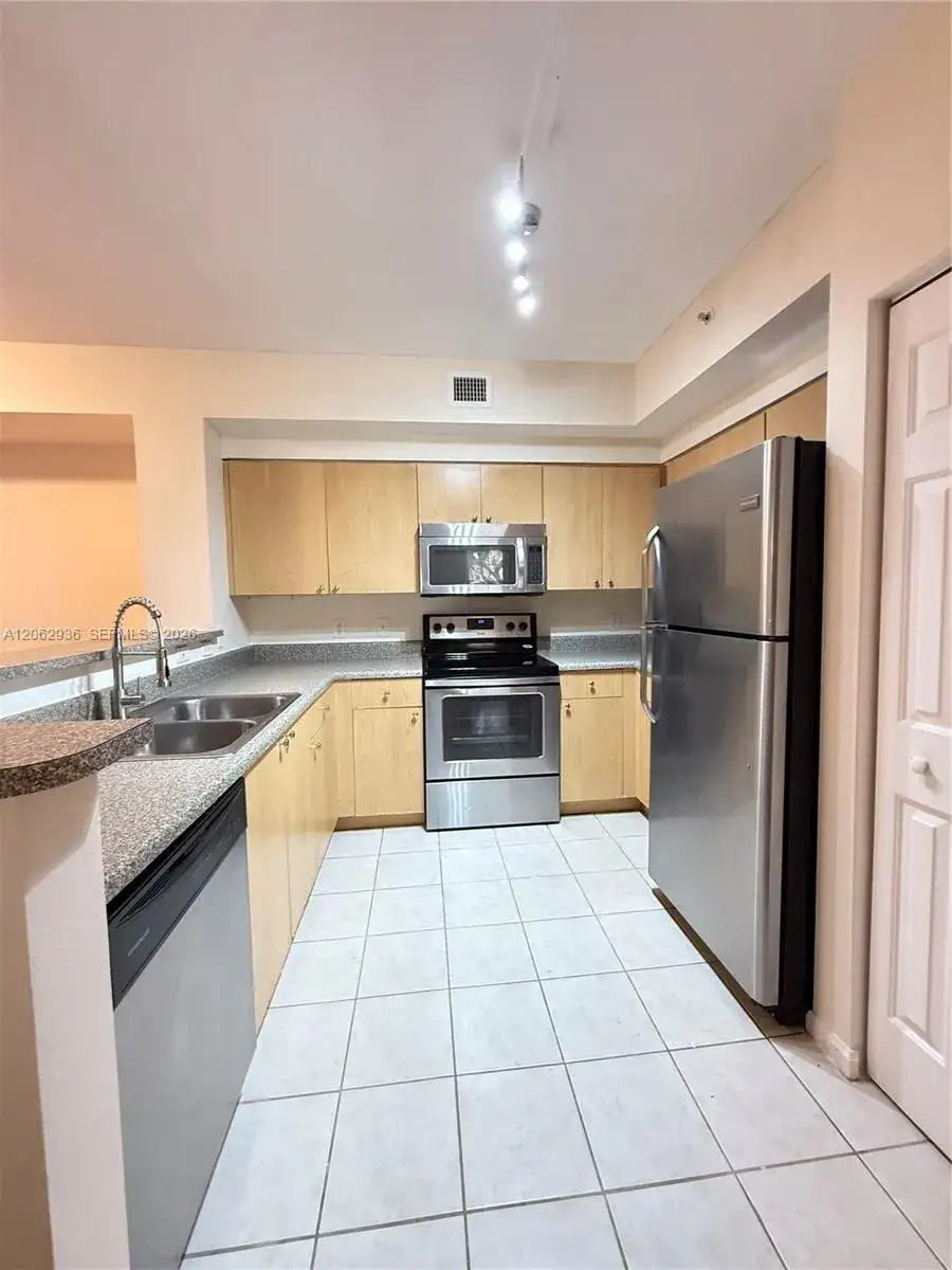 2 bedroom 2 bath Residential for sale at 7940 N Nob Hill Rd # 204, Tamarac FL 33321