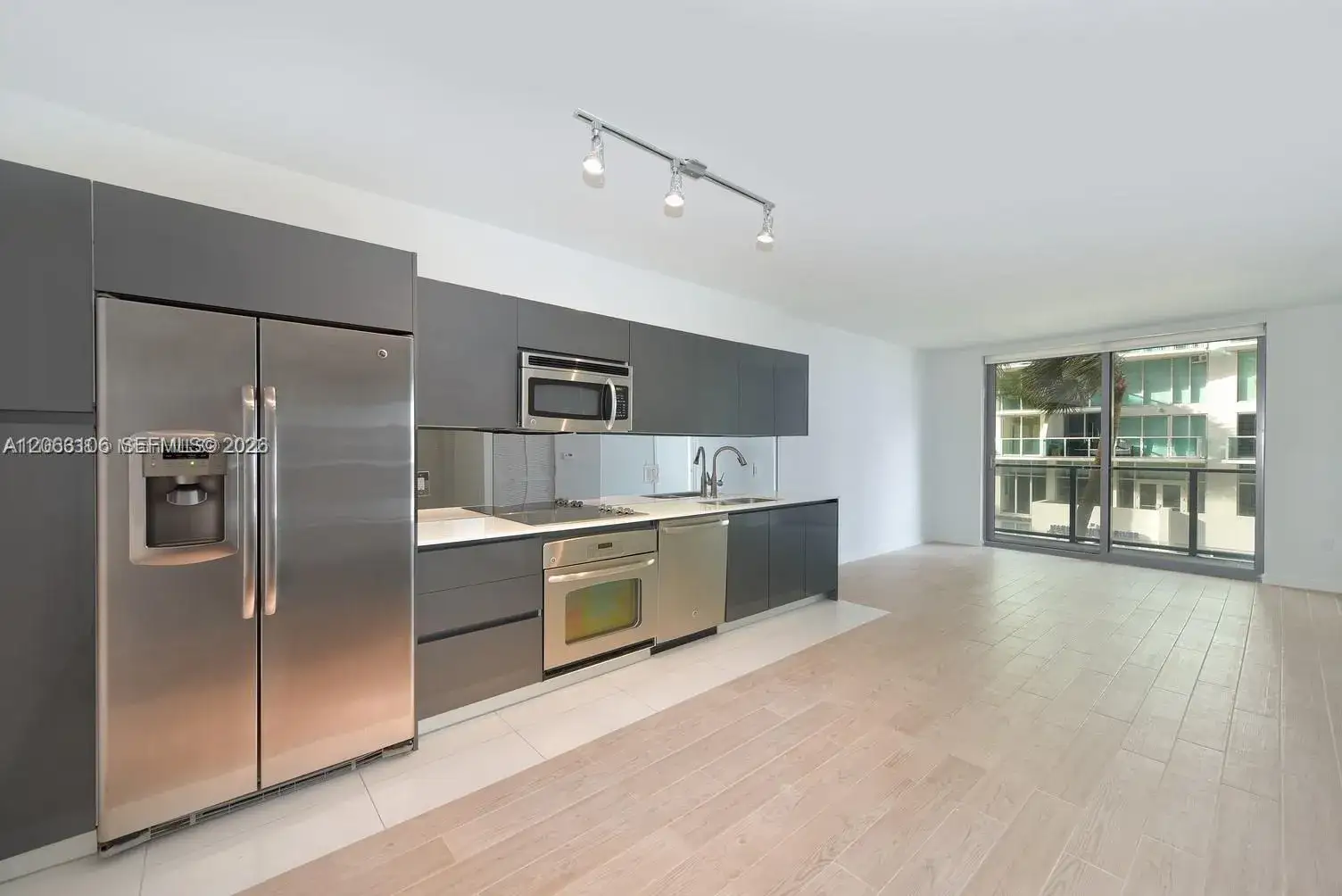 1 bedroom 1 bath Residential for sale at 31 SE 6th St # 406, Miami FL 33131
