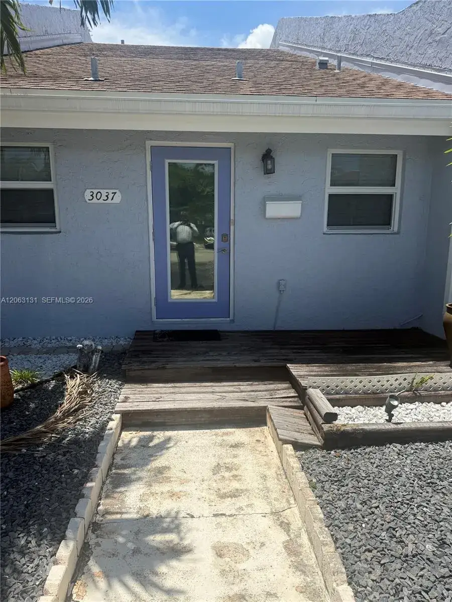 2 bedroom 2 bath Residential for sale at 3037 NE 13th Ave, Oakland Park FL 33334