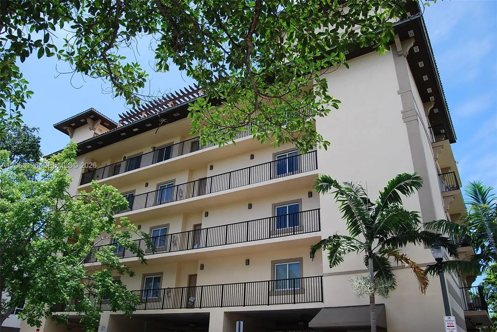 2 bedroom 1 bath Residential Lease for rent at 909 SW 15 AV # 4, Miami FL 33135